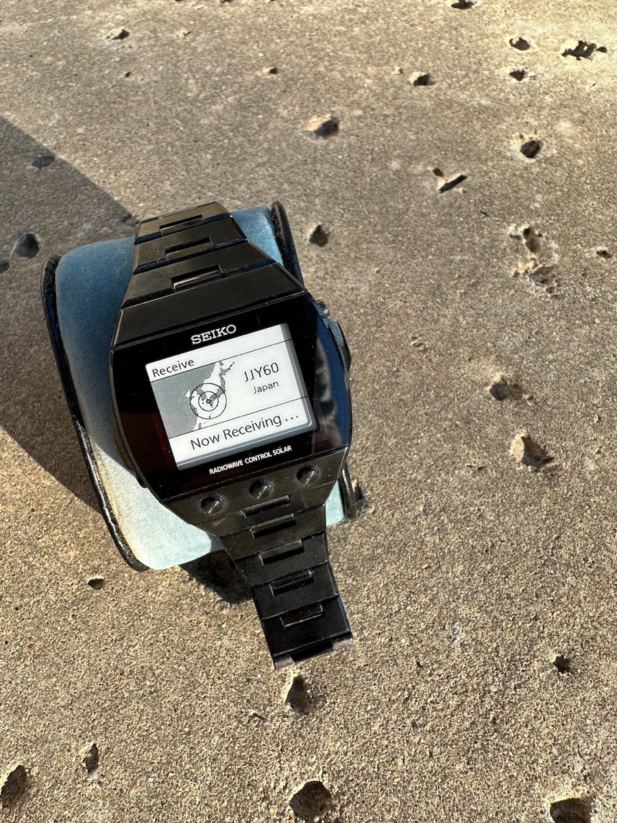 Seiko Radiowave receiving the time